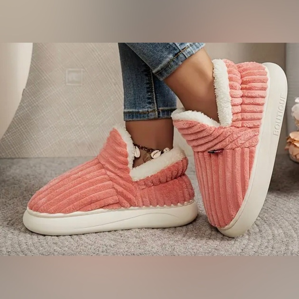 New - Cozy Pink Women's Slip-On Fleece Slipper booties - size 8-9